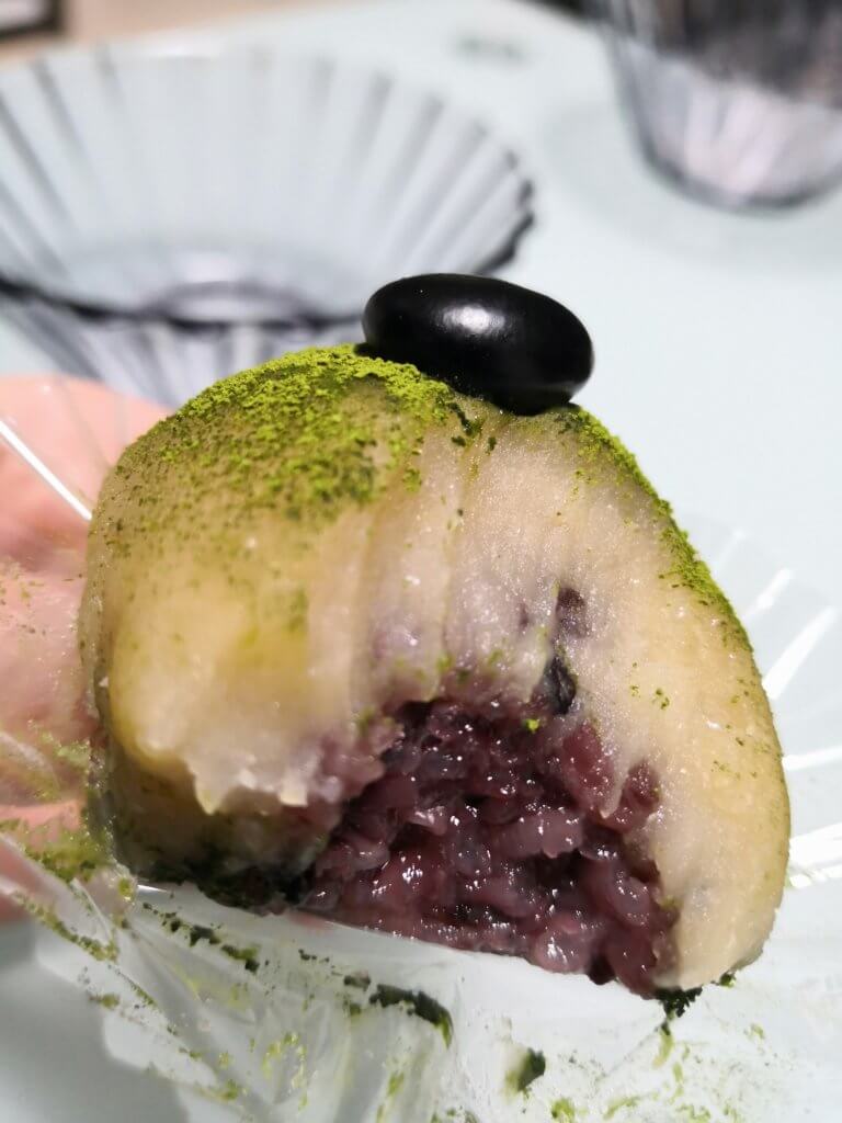抹茶のおはぎの断面