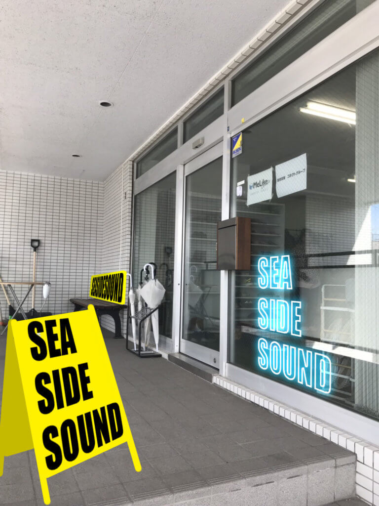 店舗入口の看板